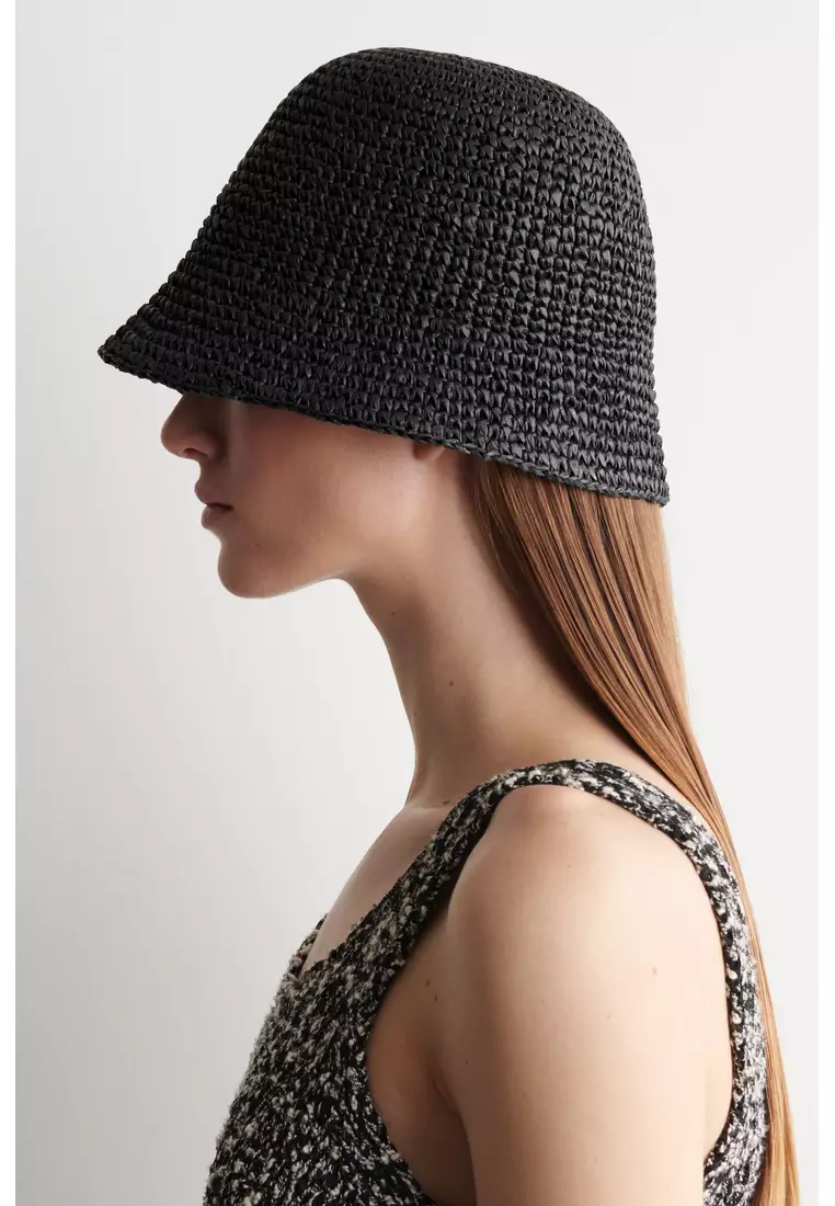 SCULPTED STRAW BUCKET HAT
