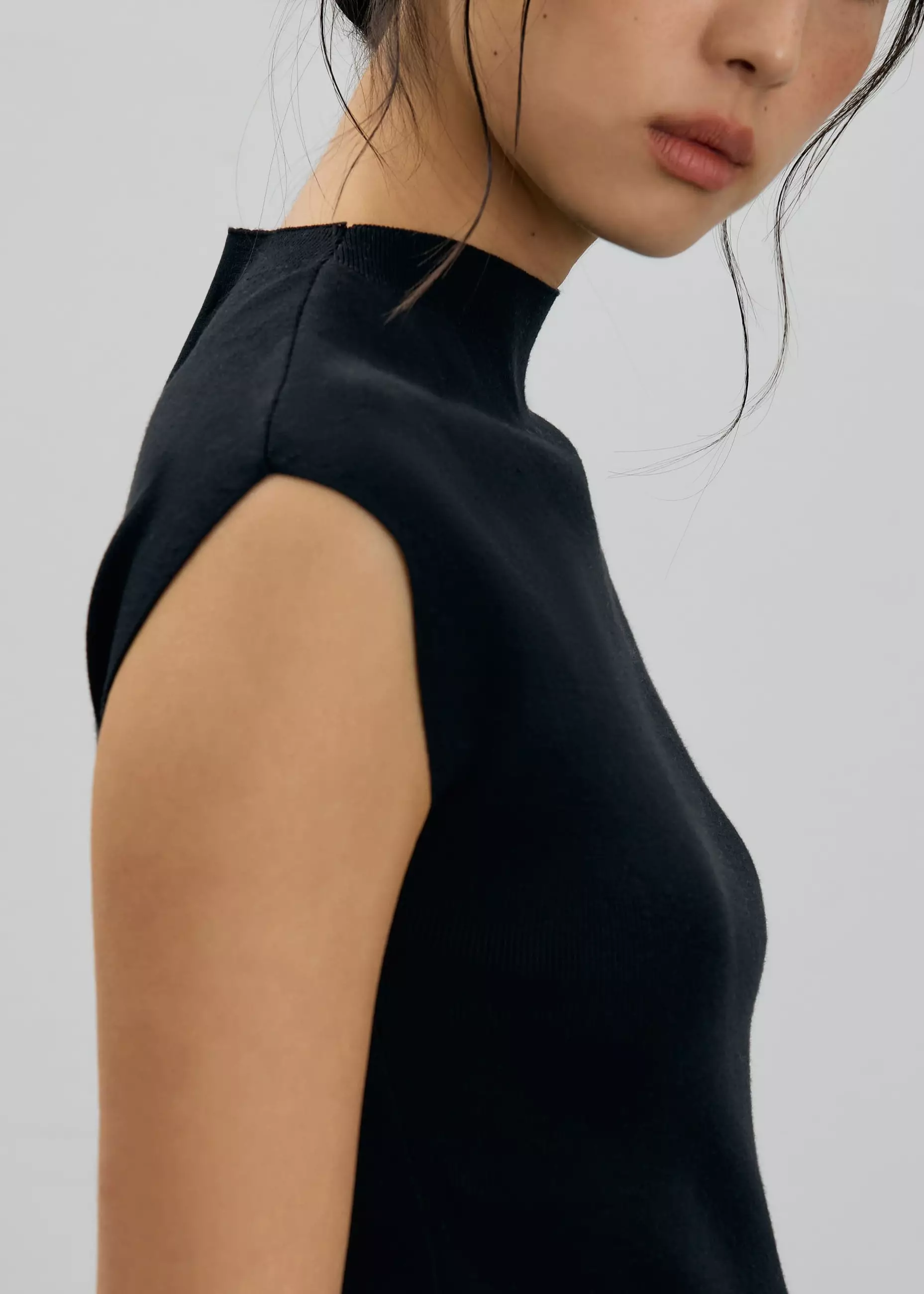 Atasan Wanita - Huan Mock Neck Knit Top