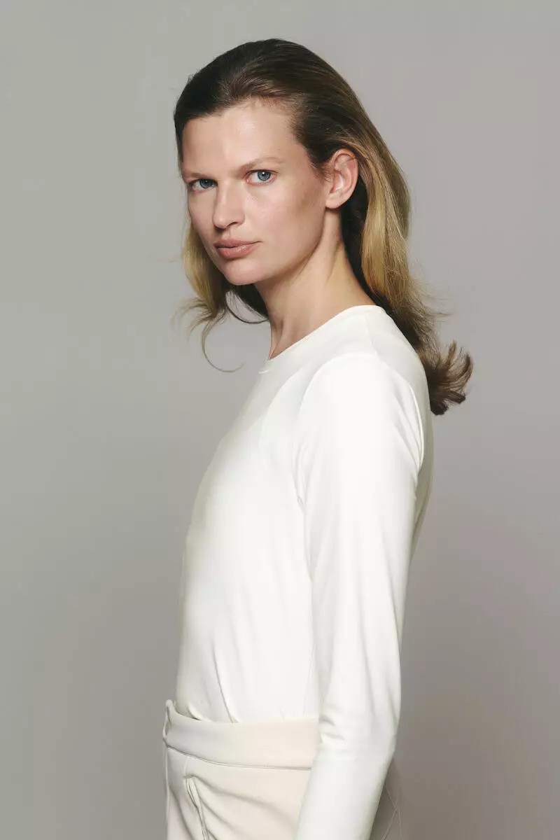 Slim Fit Long-sleeved sports top with SoftMove™