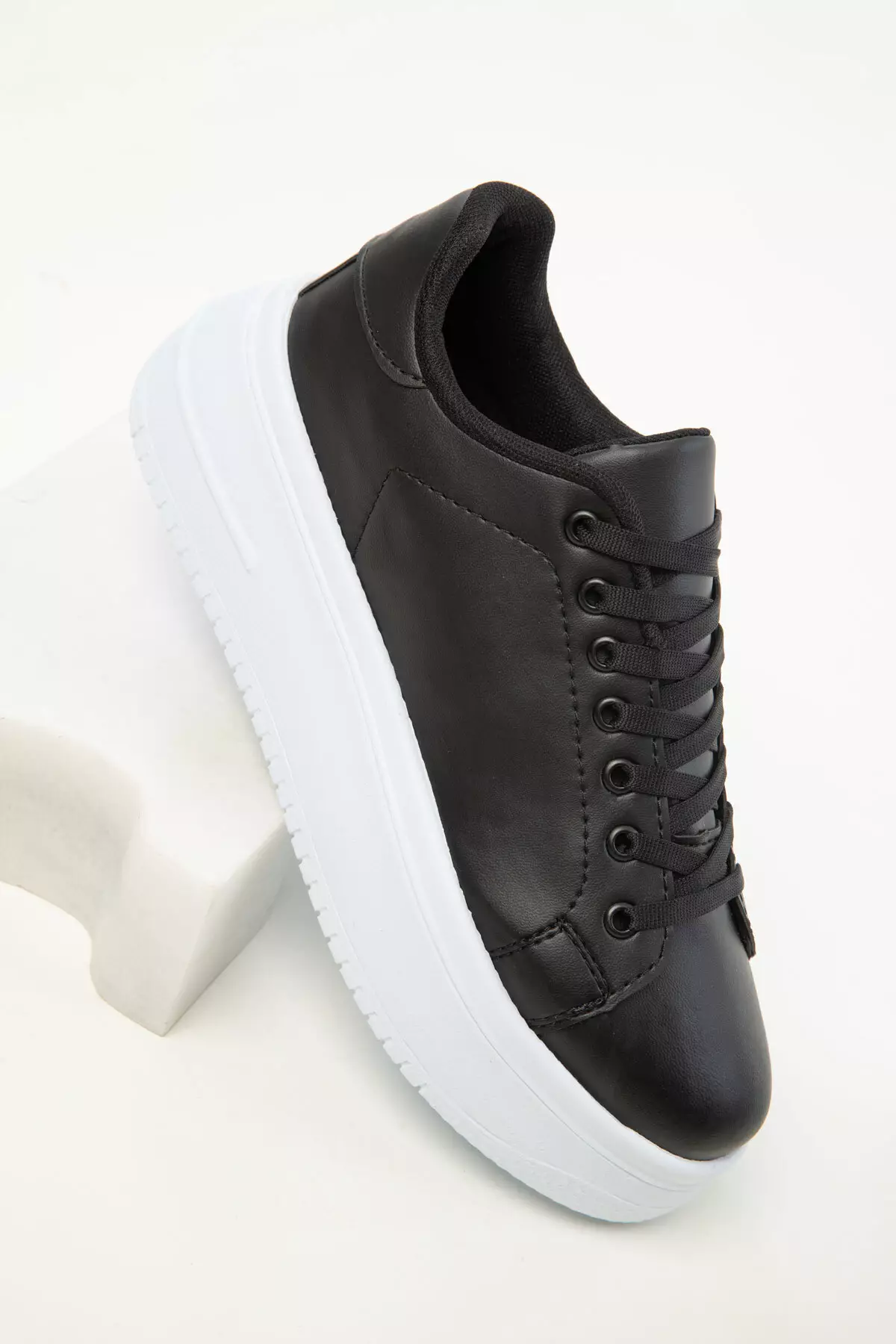 19683 Model Black Women's Sneakers