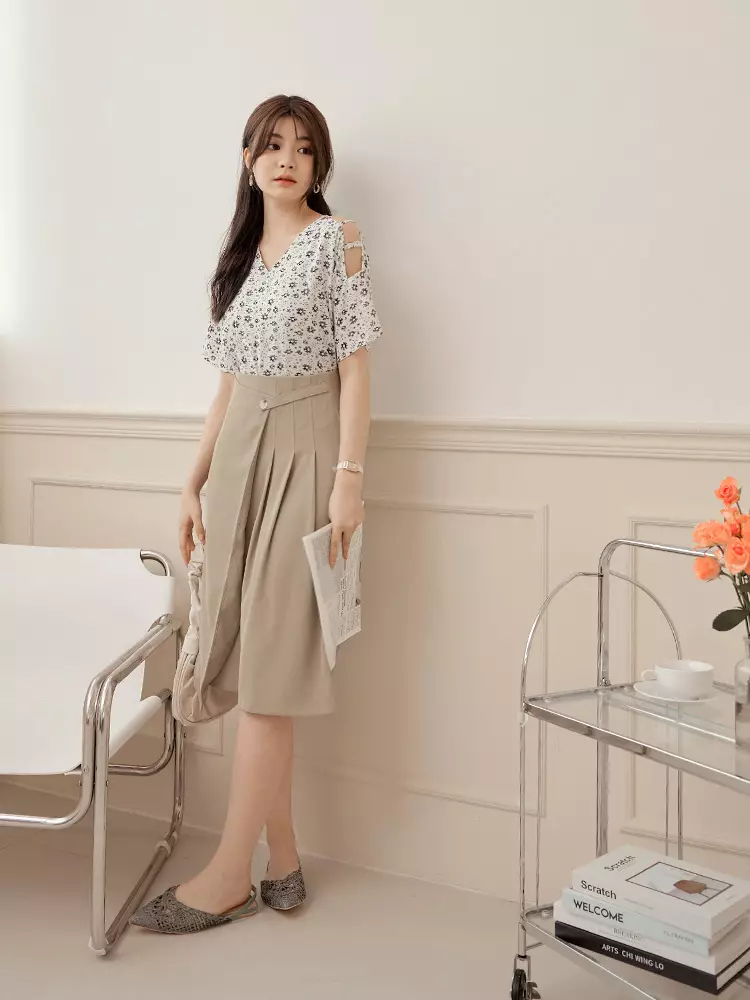 V領浪漫碎花造型袖洞短袖上衣《AB19577》