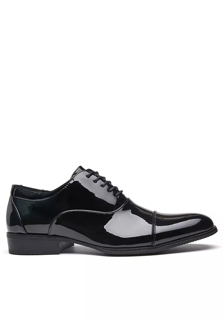 Discount on Twenty Eight Shoes  shoes - SKU: Glossy Faux Leather Cap Toe Business Shoes Kb24998-122