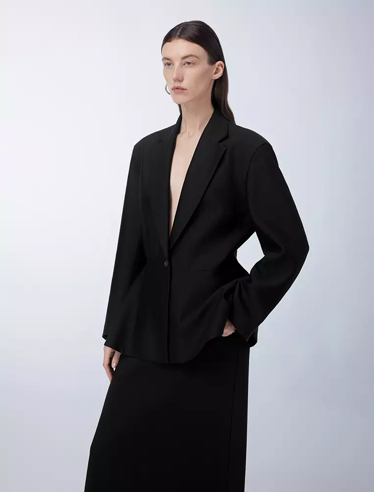 Commuting temperament mid-length suit