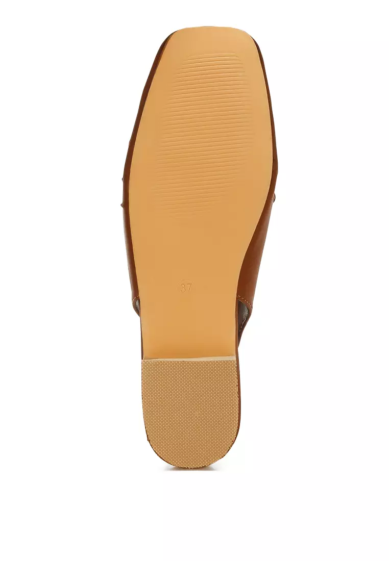 Sepatu Flat Ujung Persegi Satin Warna Cokelat