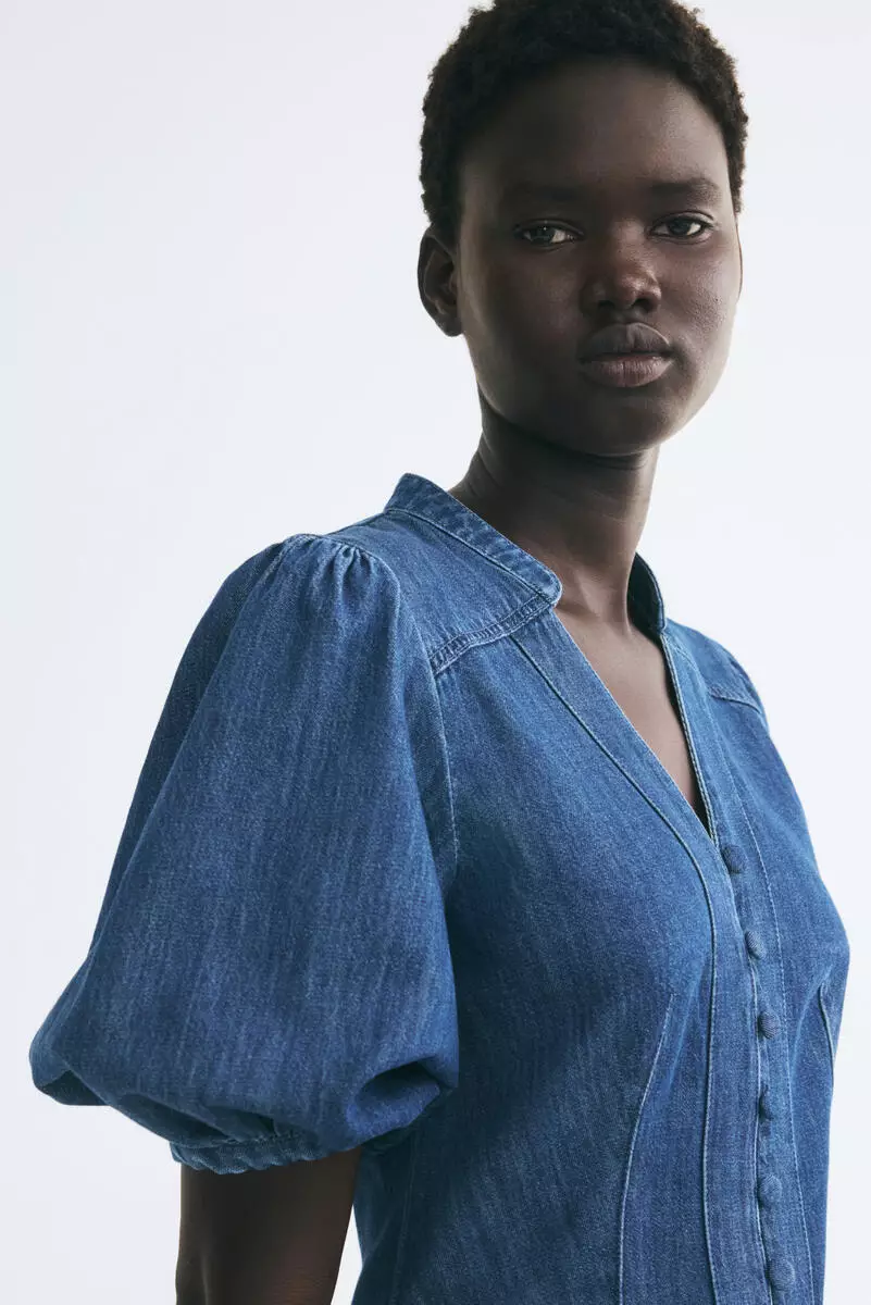 Puff-sleeved denim dress