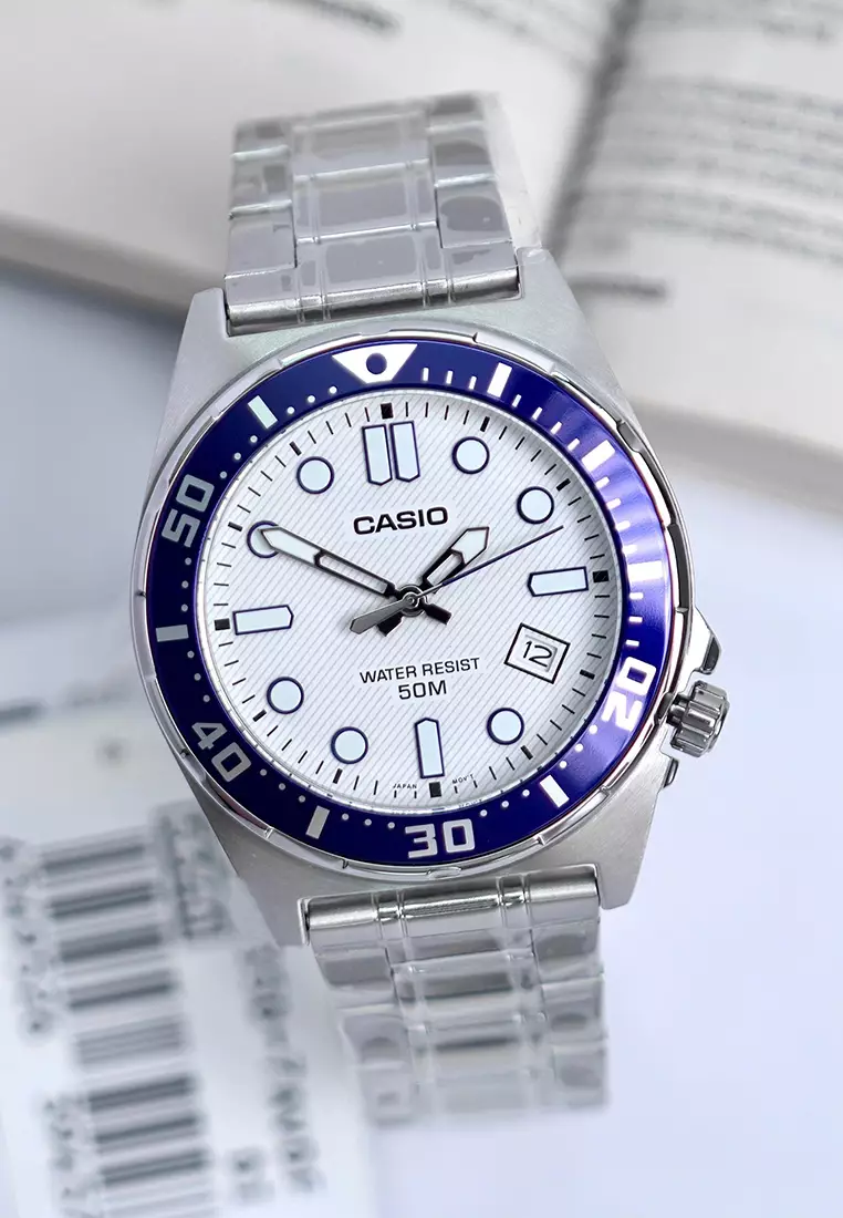 Men Analog Watch MTD-135D-7AV Silver Stainless Steel Strap