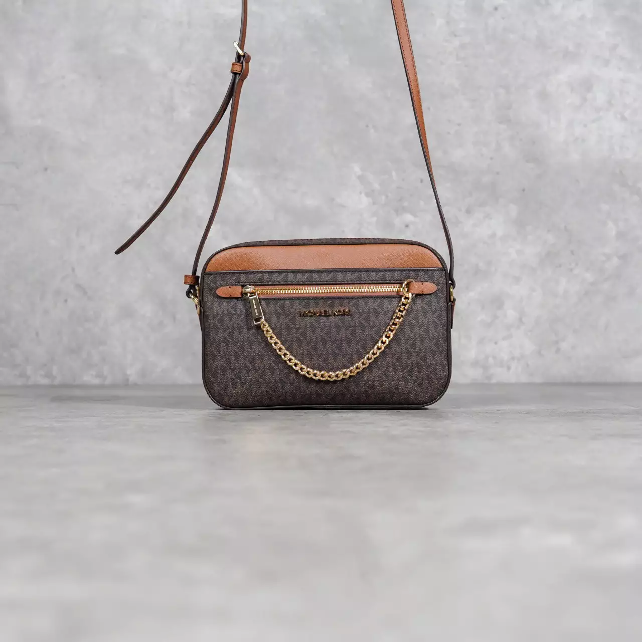 Tas MICHAEL KORS MK MONOGRAM DARK BROWN CHAIN CAMERA BAG WITH LS 100% ORIGINAL