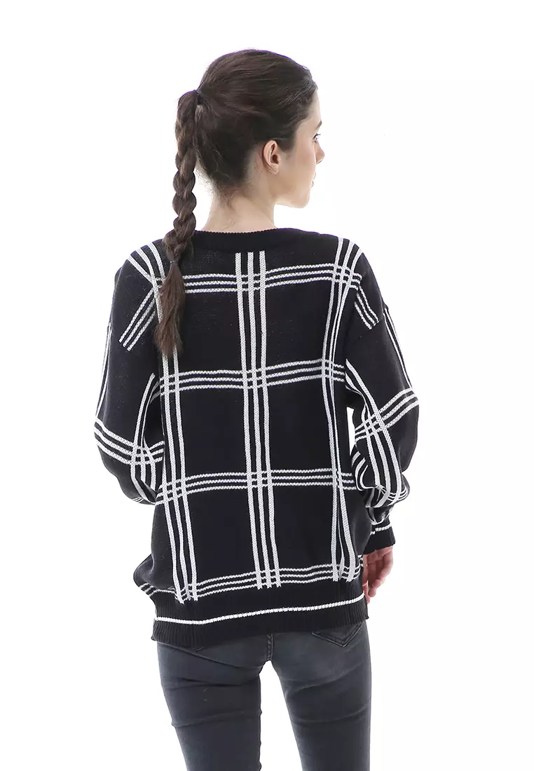 Eshika Cardigan Rajut Oversize Motif Kancing Tebal High Quality - Hitam