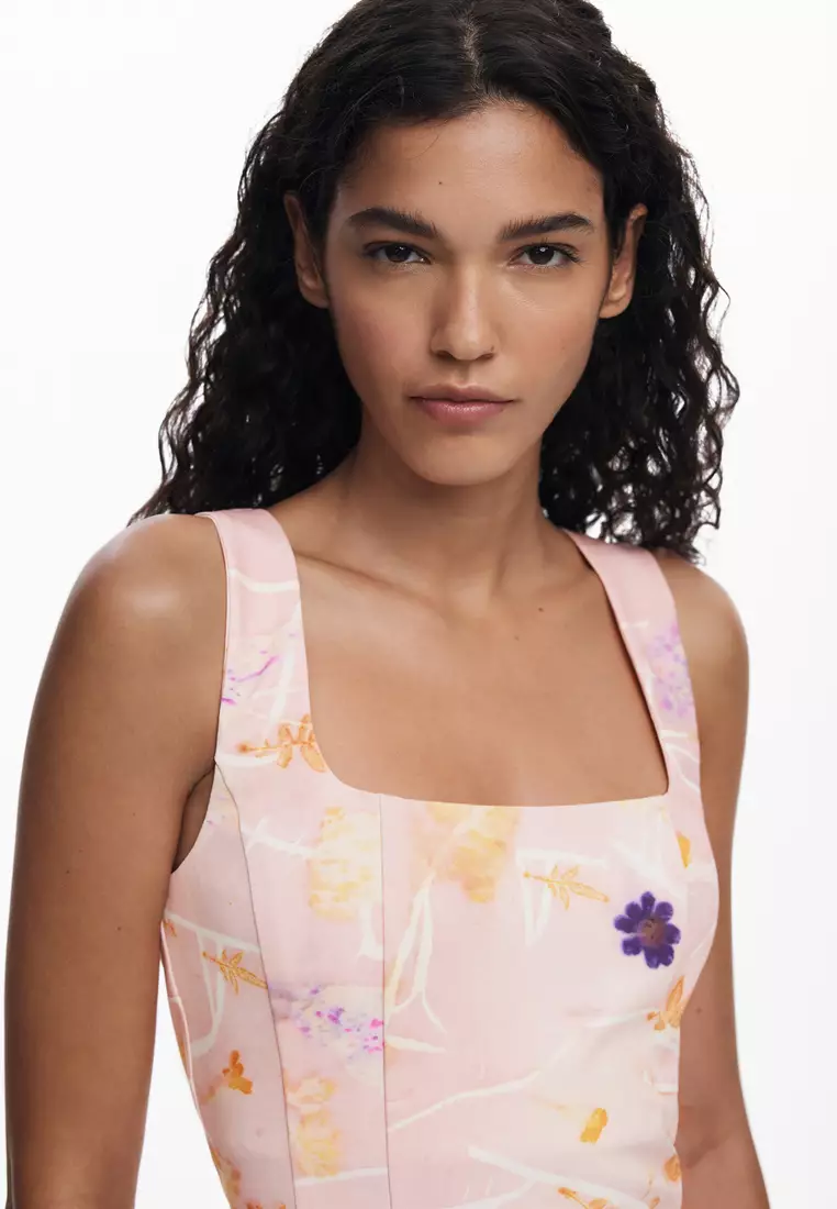 Short dress with straps