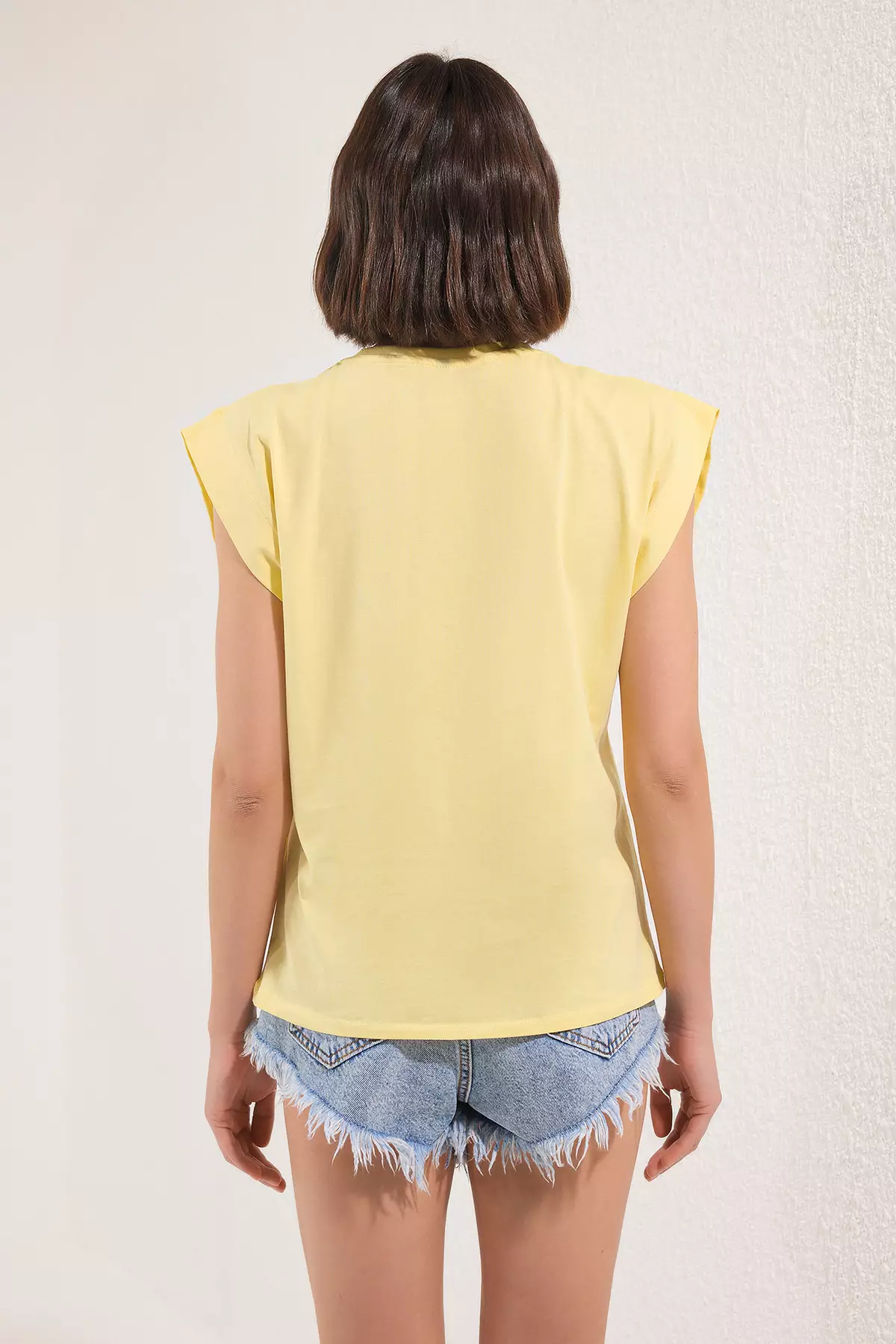 Light Yellow 100% Cotton Padded Look Basic Crew Neck Knitted T-Shirt TWOSS20TS0021