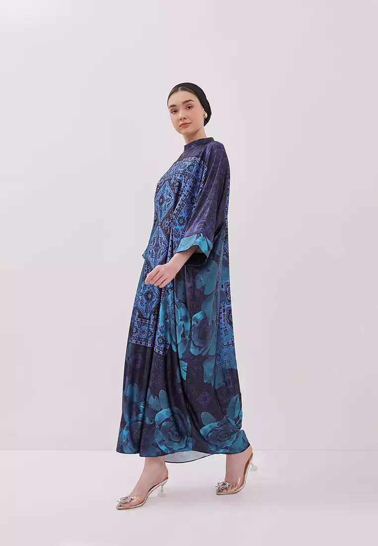 Kamilaa by Itang Yunasz Kaftan Seraya Navy