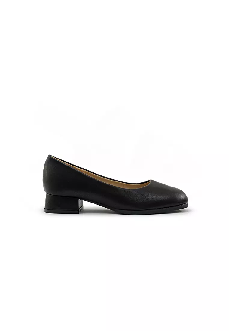 Women's LZ 29814 C94 Black School shoe with low block heel. Closed toe design.