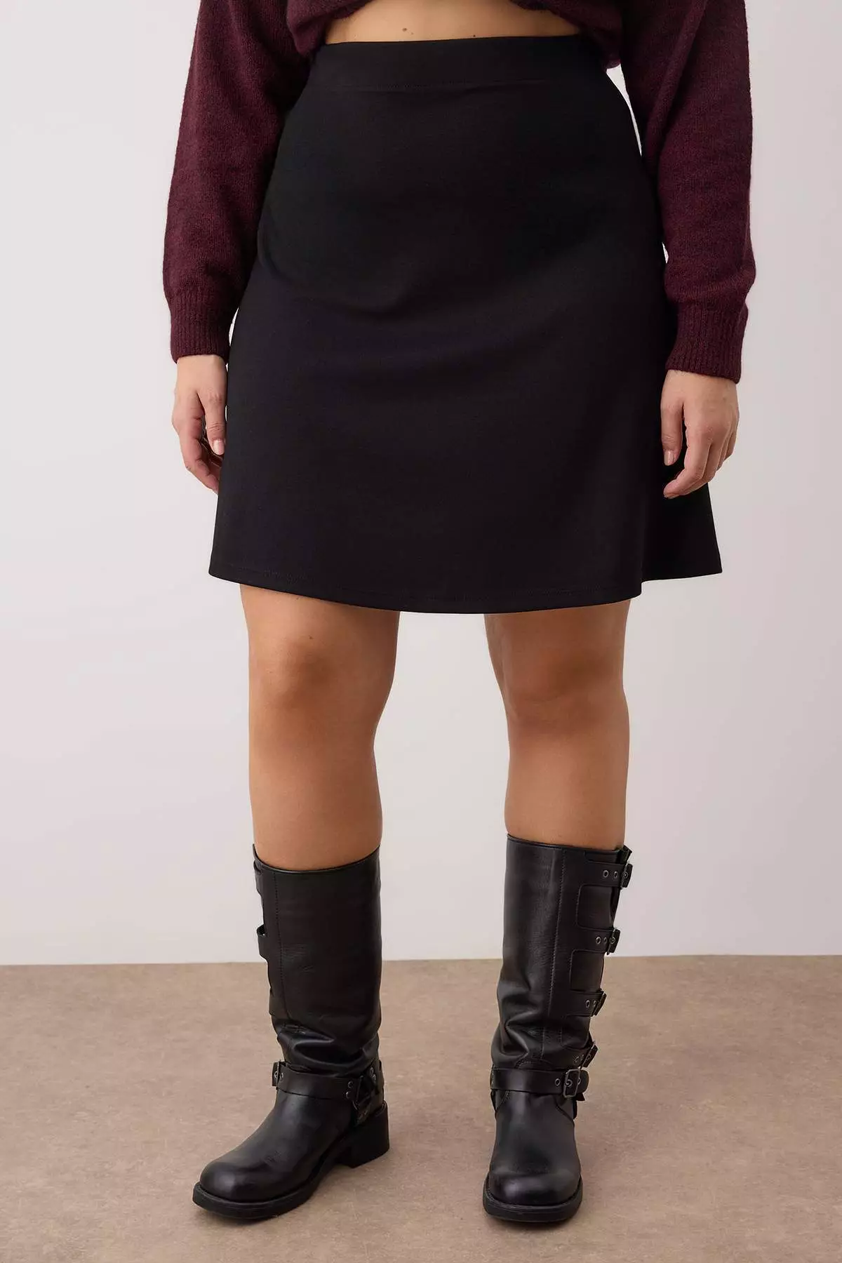 Black Short Knitted Plus Size Skirt