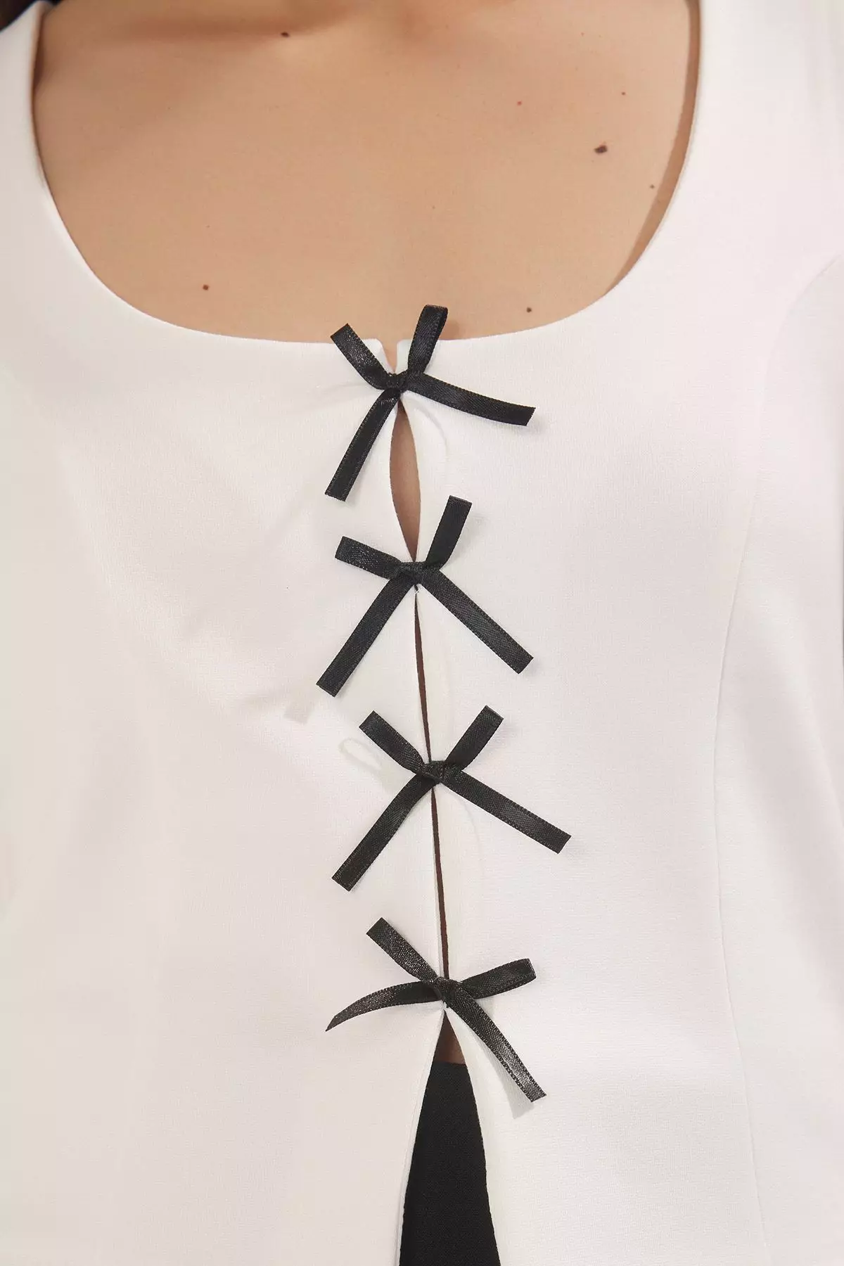 Ecru Ribbon Tie Detail Square Neck Zero Sleeve Knitted Blouse That Fits Your Body Twoss25Bz00147