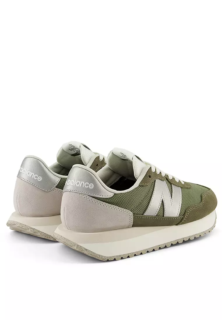 237 Classic Lifestyle Shoes