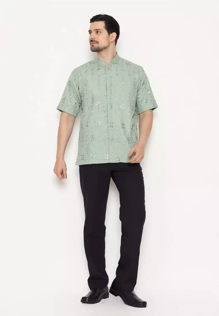 Rinjanie Batik - Kemeja Bordir Katun Sage - Kemeja Lengan Pendek - Kemeja Bordir Motif Batik - Katun Bordir Series - KPBD - SG
