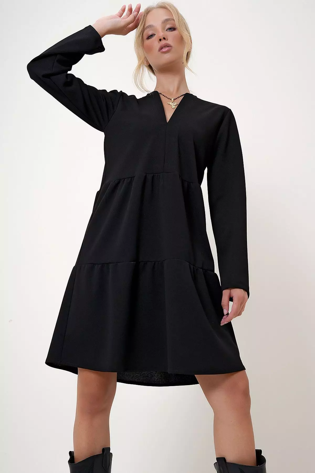 checkered red and black dress Elegant Gowns for Photography Sessions main image 0