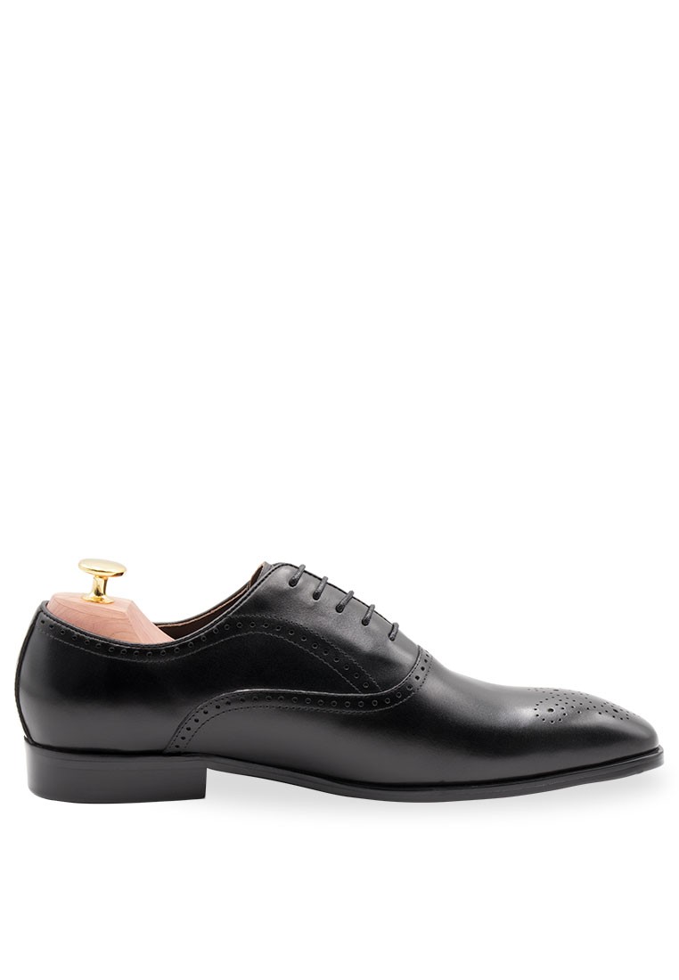 Mendoza Medallion Black Oxford