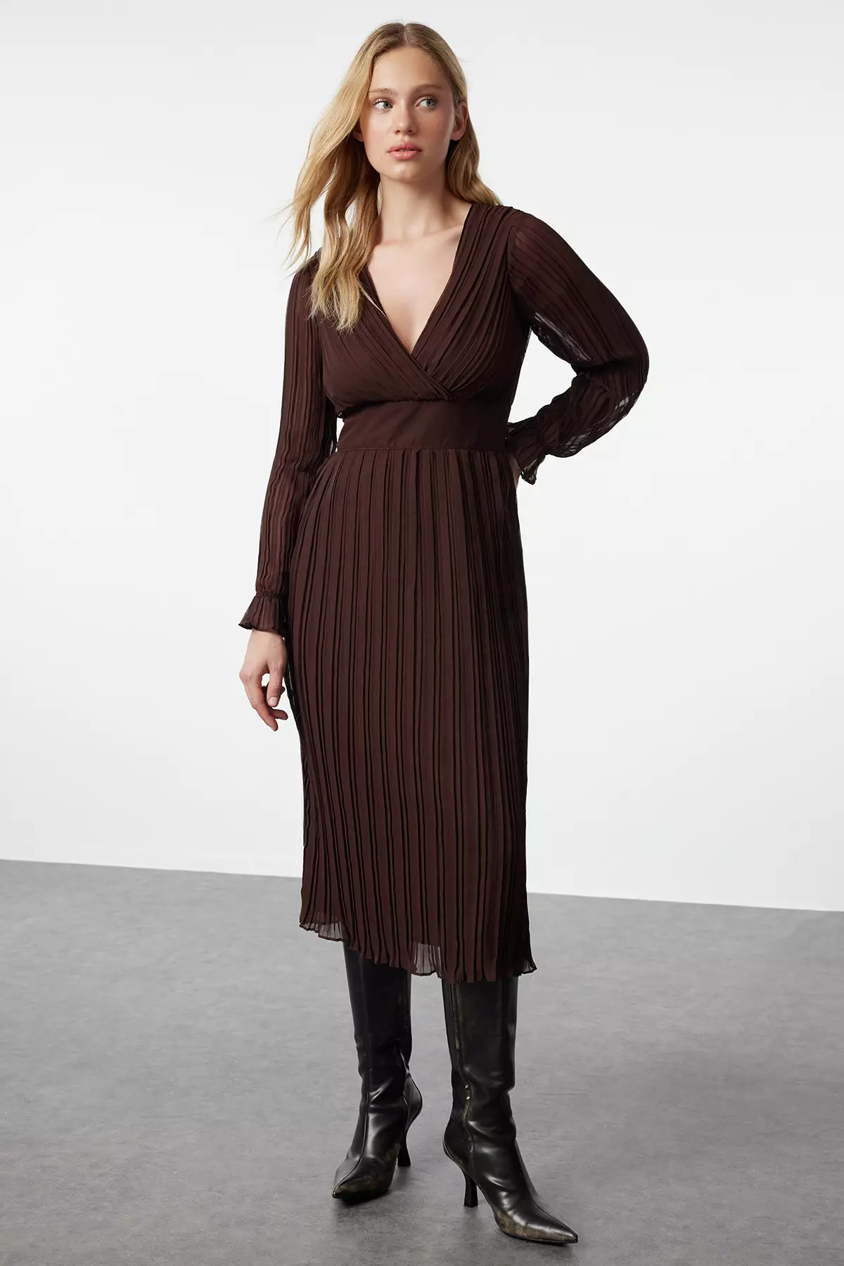 Brown Belted Plain Maxi Woven Dress TWOAW24EL00478