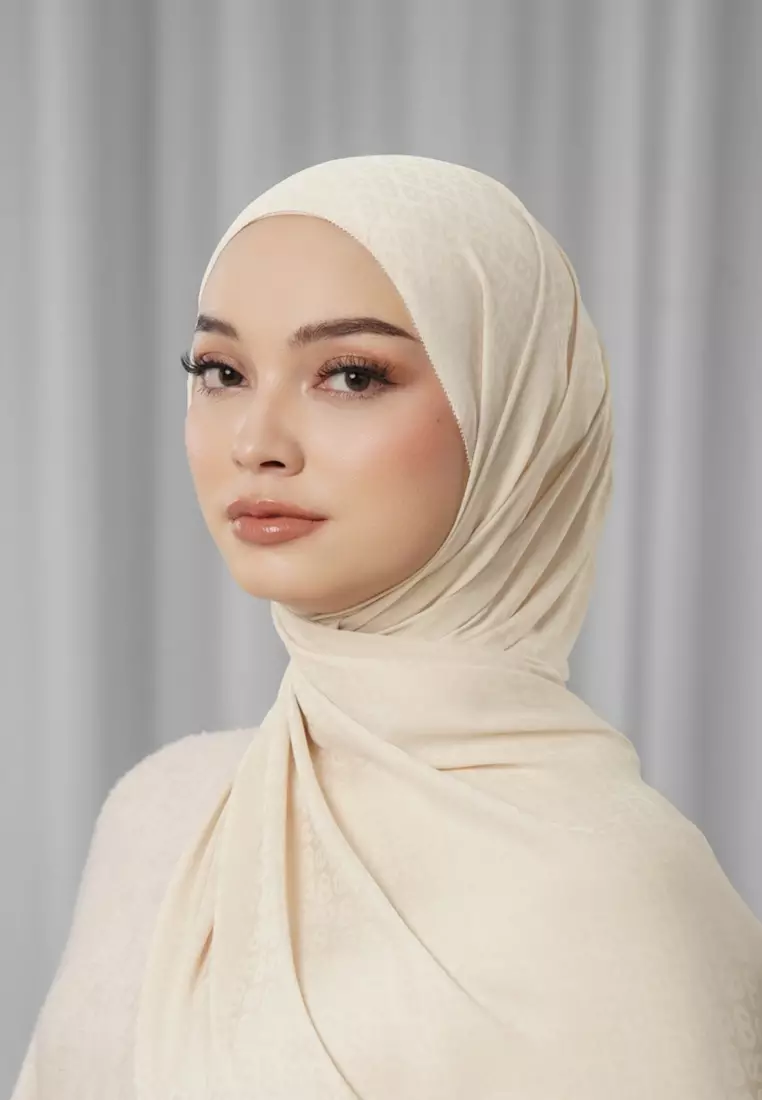 Tapis Satin Jacquard Shawl - Oatmeal