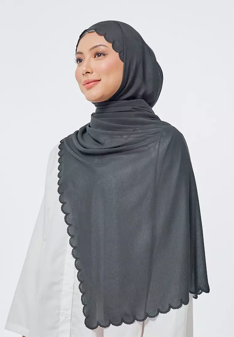 Sulam Delima Scarf in Obsidian Black