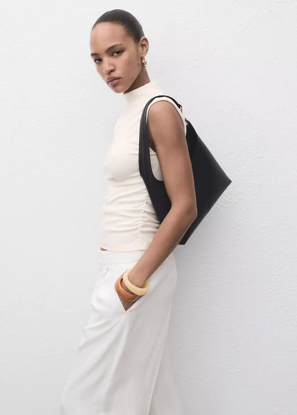 Atasan ketat berkerut