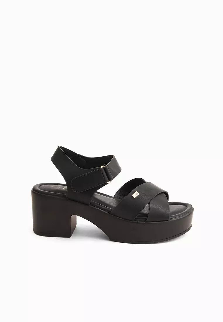 Discount on Cln  shoes - SKU: Zeus Platform Sandals