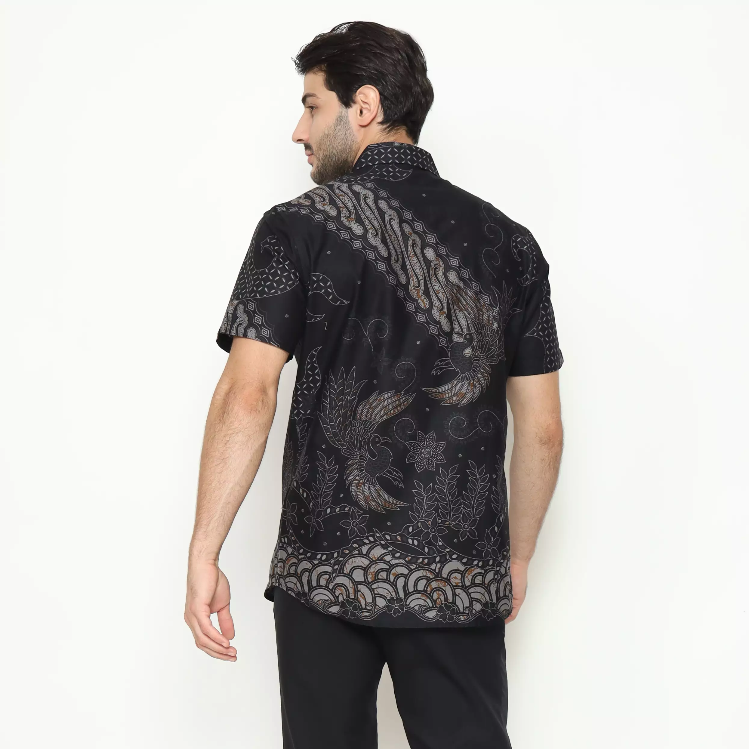 MAGINOT NINDYA BLACK Batik Pria Slim Fit Lengan Pendek bahan katun