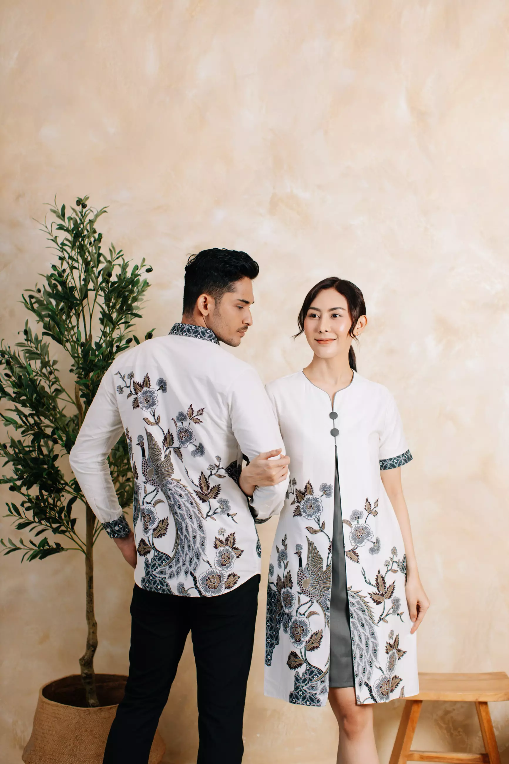 Adyatma Kamala White Putih Kemeja Batik Pria Slim Fit Lengan Panjang Katun