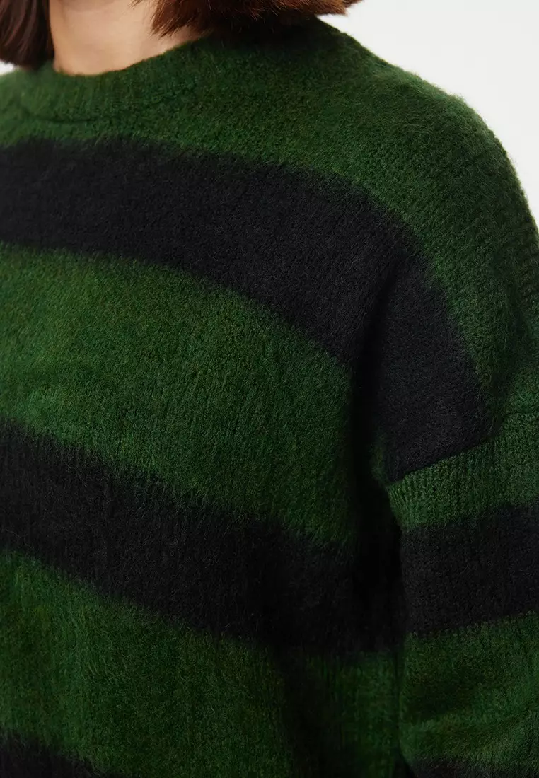 Green Soft Texture Wide Pattern Knitwear Sweater Twoaw25Kz00283