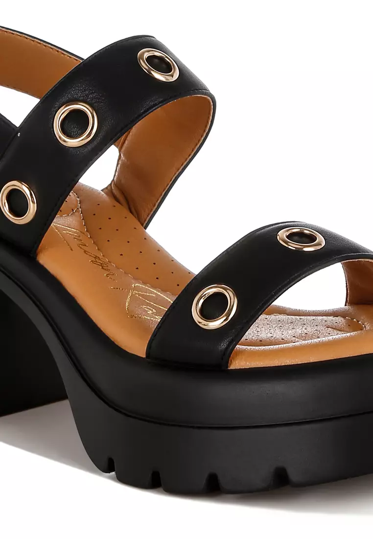 Sandal Platform Bertumit Detail Lubang Tali Warna Hitam