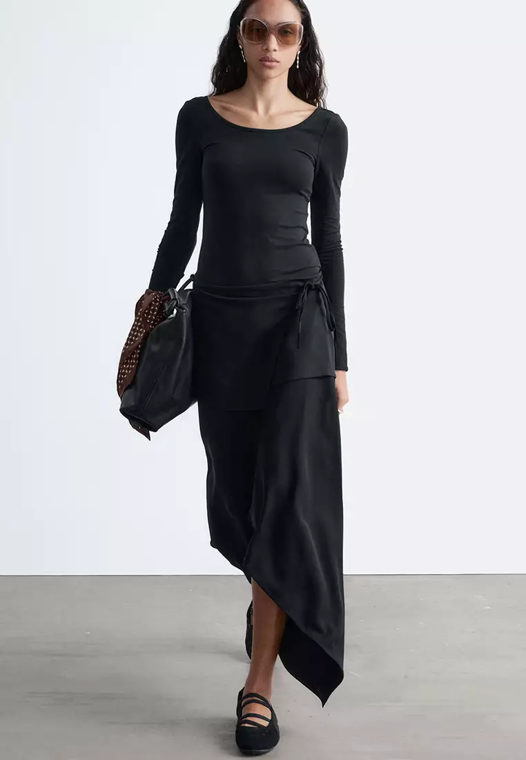 Long-Sleeves Scoop-Neck Top