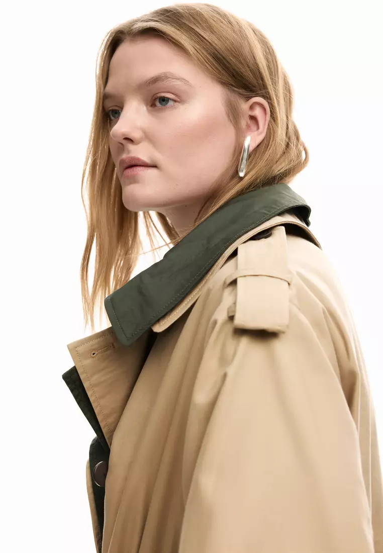 Detachable two-tone trench coat