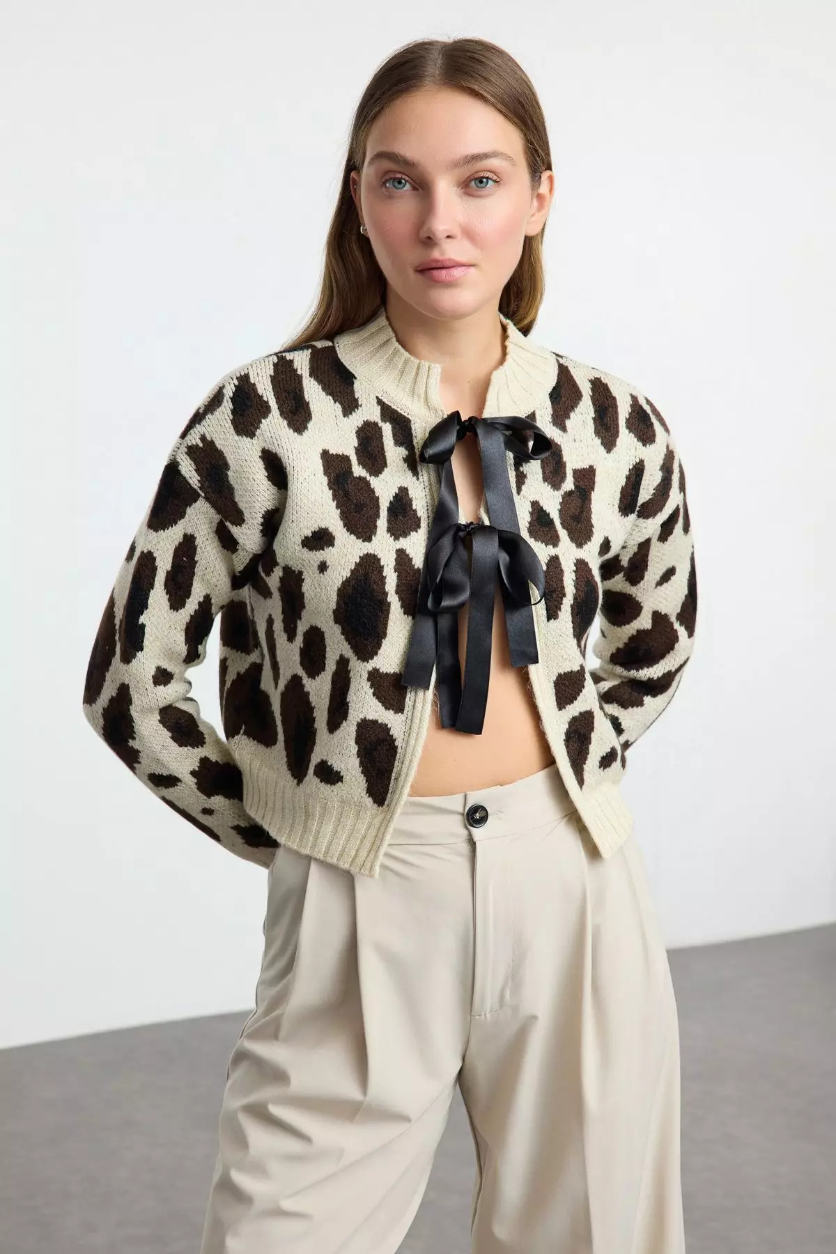 Stone Leopard Patterned Crop Soft Textured Knitwear Cardigan Twoaw25Hi00355
