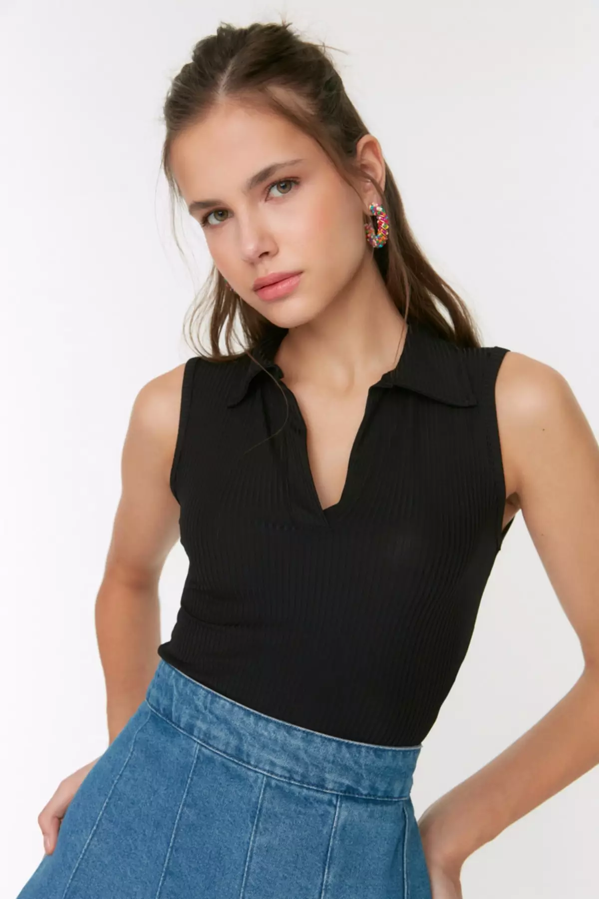 Collar Neck Sleeveless Top