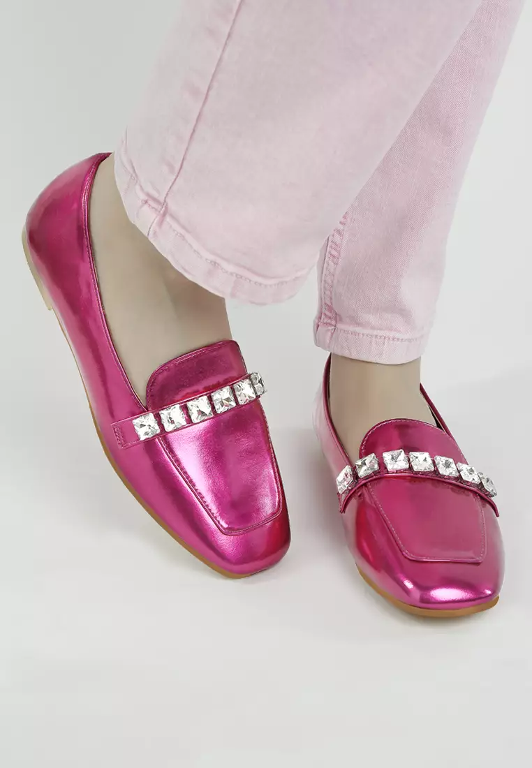 Sepatu Loafer Tali Berlian Metalik Warna Fuchsia