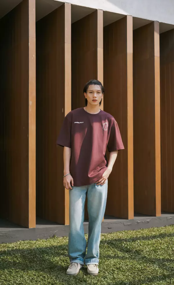 FACILITY Demon Slayer - Tomioka Giyu Oversize Tee - Vineyard Wine