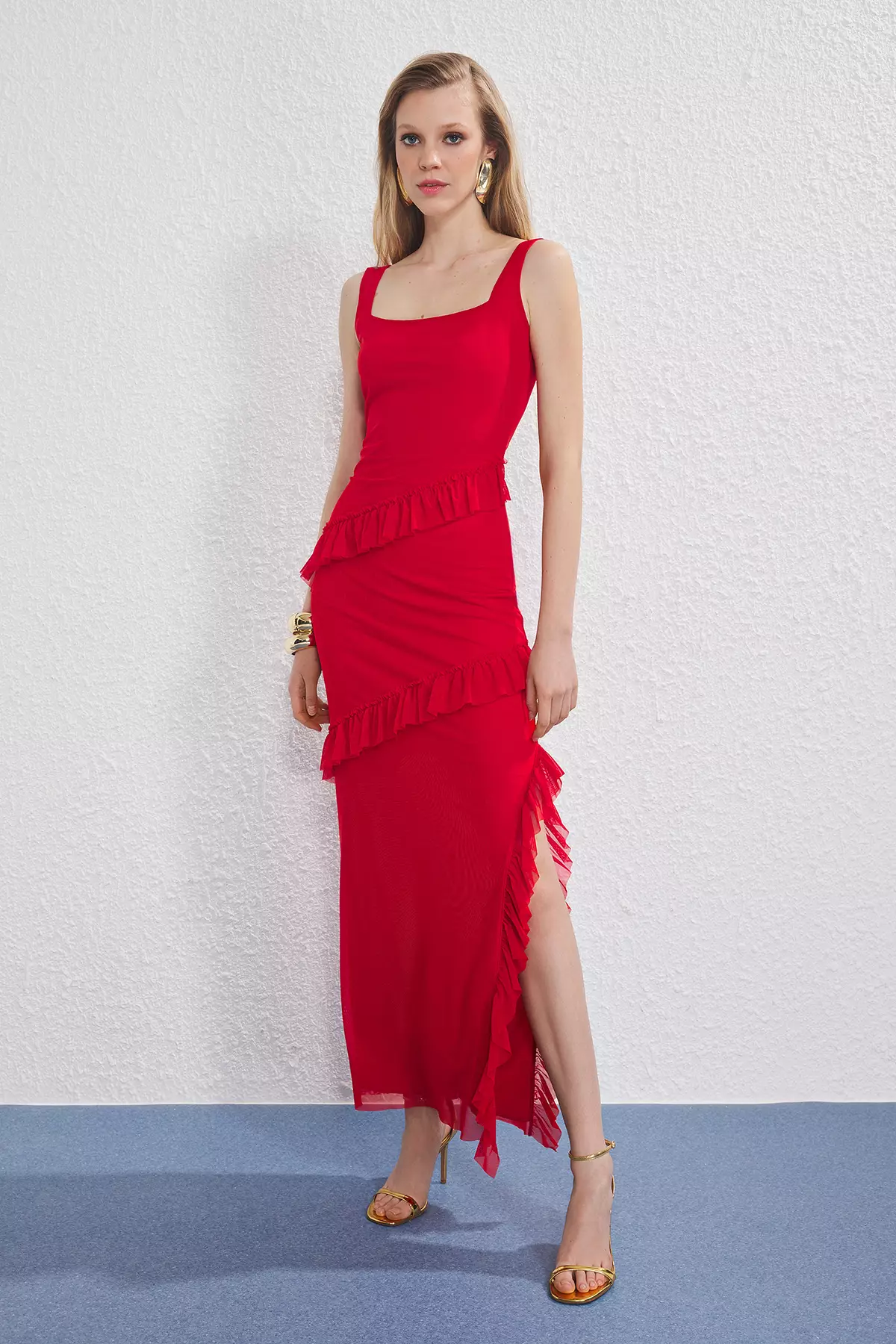 Red Ruffle Detailed Tulle Lined Maxi Evening Prom Dress TPRSS25AE00174