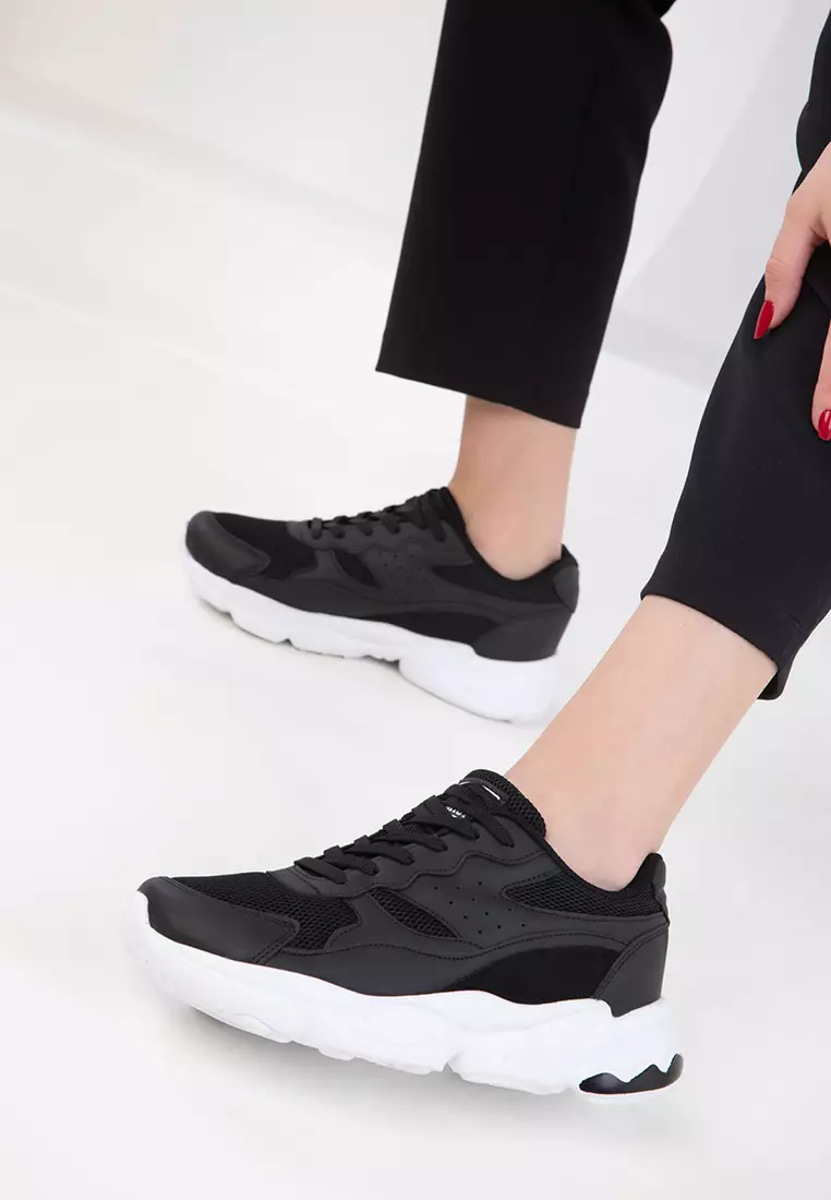 Black Women's Sneaker 20592