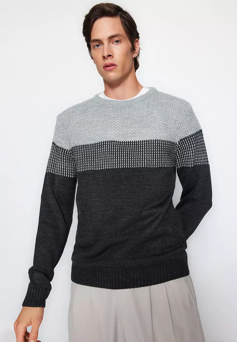 Men's gray crew neck sweater top