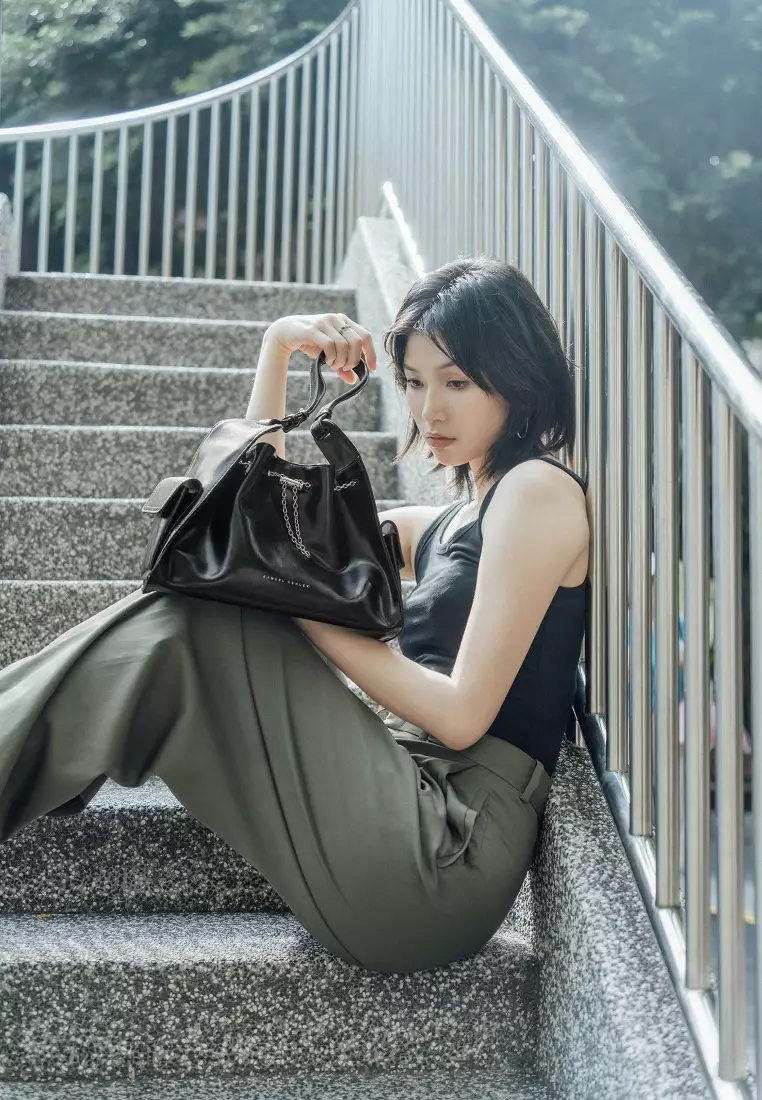 Senya抽繩皮革單肩包 - 黑色