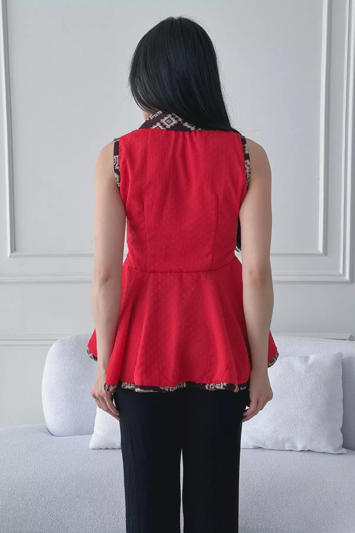 Asmara Juwita Sleeveless Ikat Merah Kebaya Kutubaru