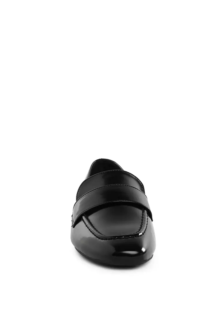 Flat Heel Loafers In Black