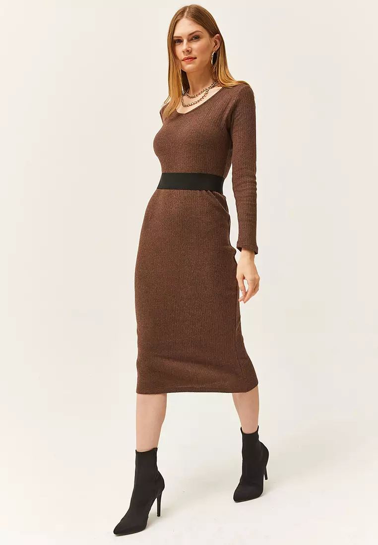 V-Neck Ribbed Midi Dress