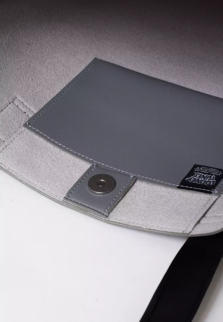 Looney Tunes Collection Vegan Leather Tote Bag Sylva Bugs Bunny