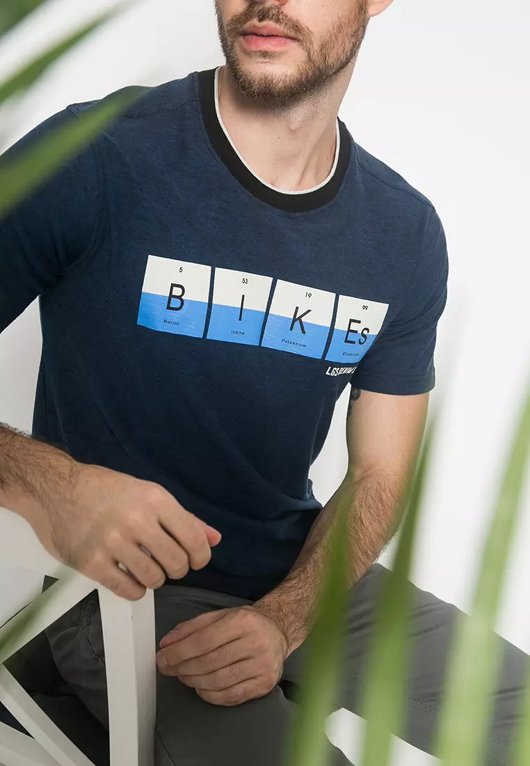 LGS - Kaos Casual Pria Lengan Pendek Motif Gambar Sablon Warna Biru Slim Fit  - JTS.322.M2932F.01.C