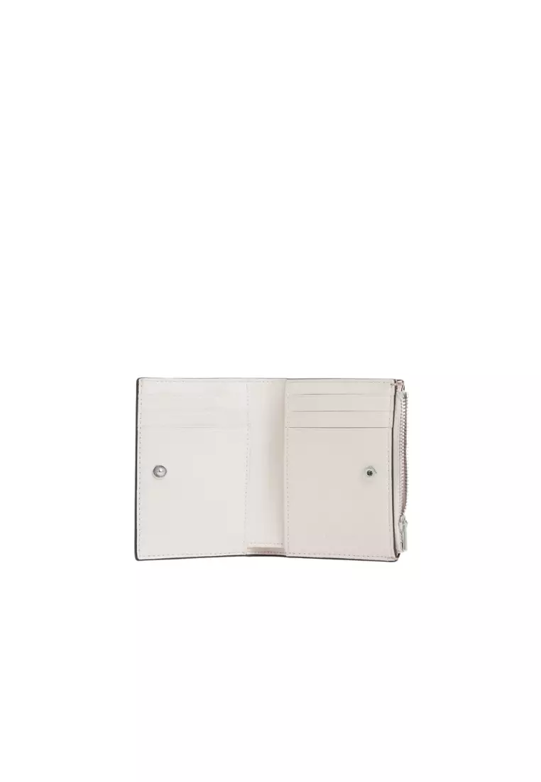 Coach Bifold Wallet Signature Canvas In Light Khaki Chalk CM852