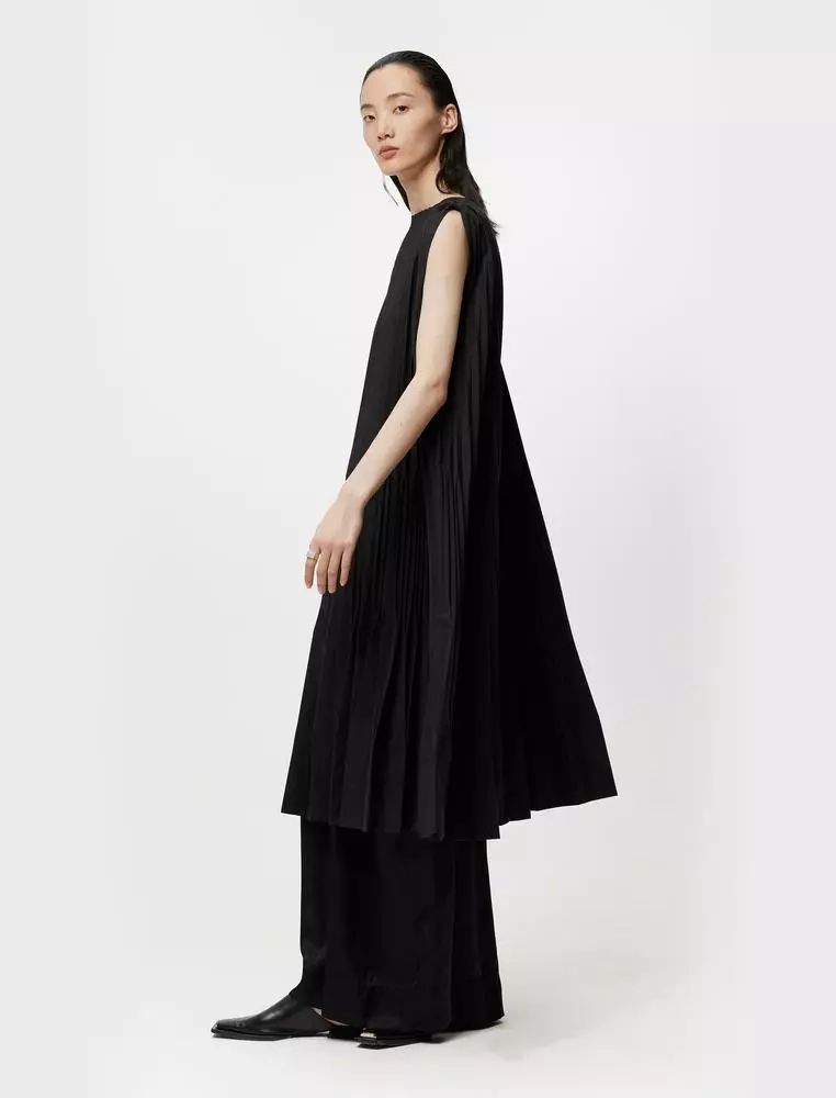 Sleeveless dress