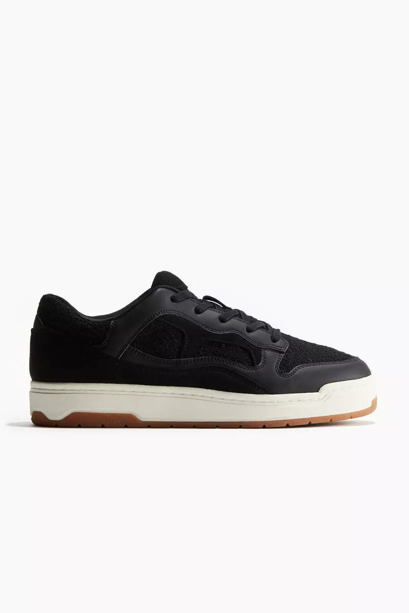 Discount on H&M  shoes - SKU: Bouclé trainers