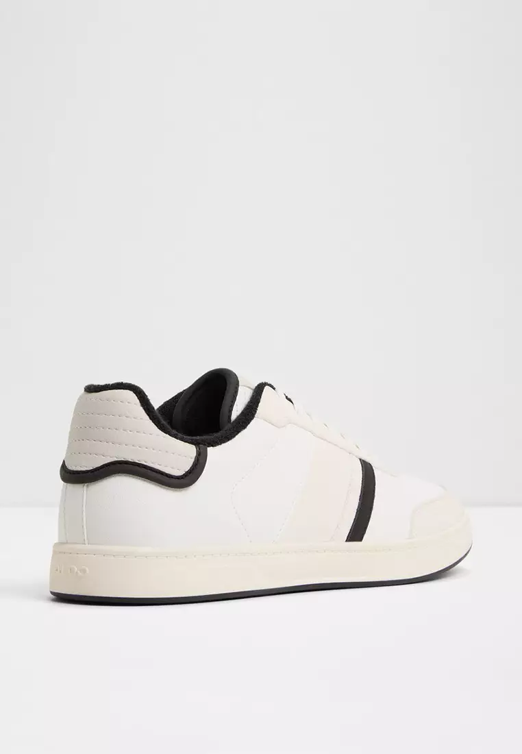 Freekick Low-Top Sneakers